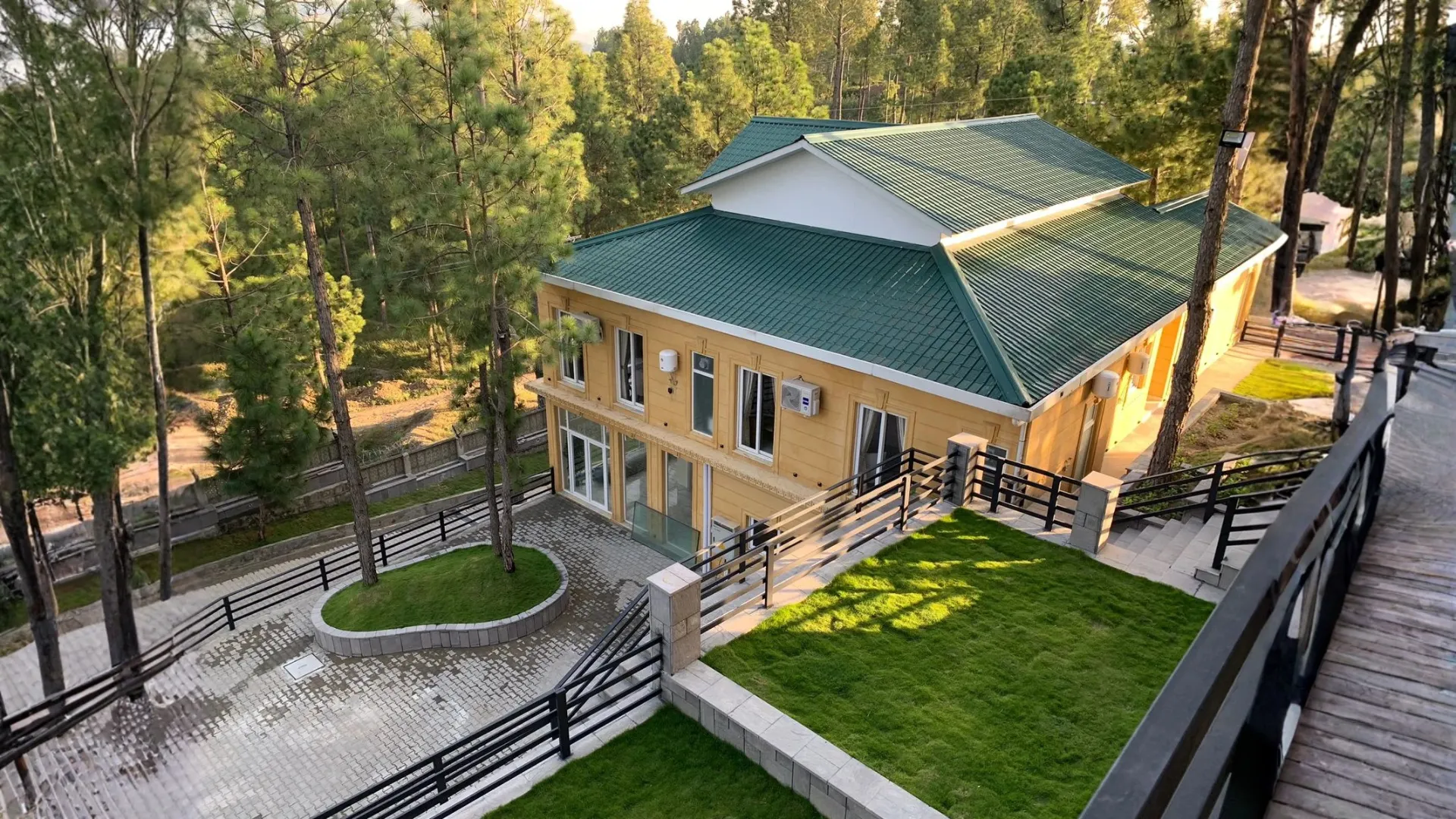Experience luxury and comfort at the Executive Lodges in Hotel Hidden Hills. Indulge in premium accommodation amidst the serene beauty of northern Pakistan.